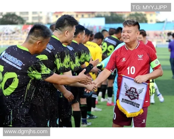 穿上足球明星同款衬衫感受绿茵场上的风采与魅力